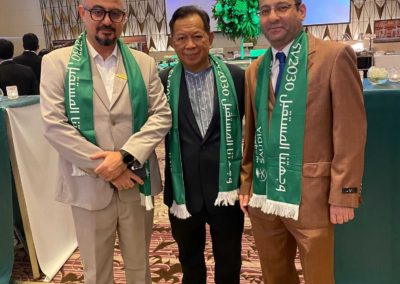 مع السيد سامات رئيس المركز الاسلامي في بانكوك